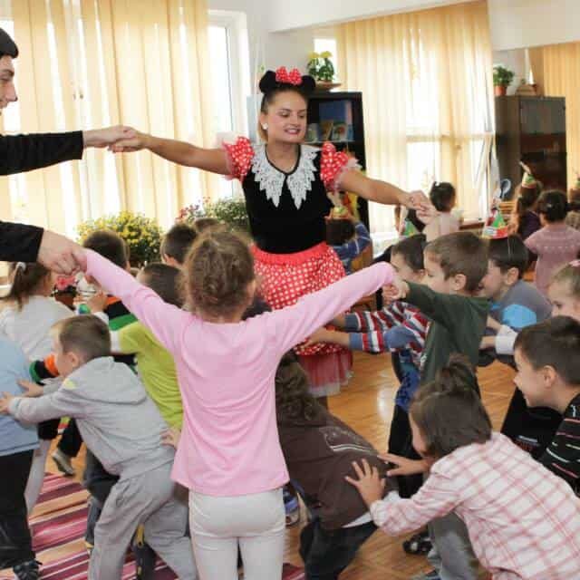 Animatori si personaje pentru petreceri copii, mascote Mickey si Minnie in Brasov